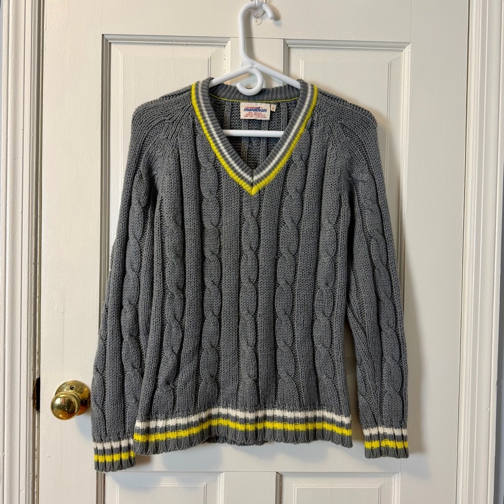VTG Marathon Collegiate V Neck Gray Sweater With Yellow & White Stripes, Size SM